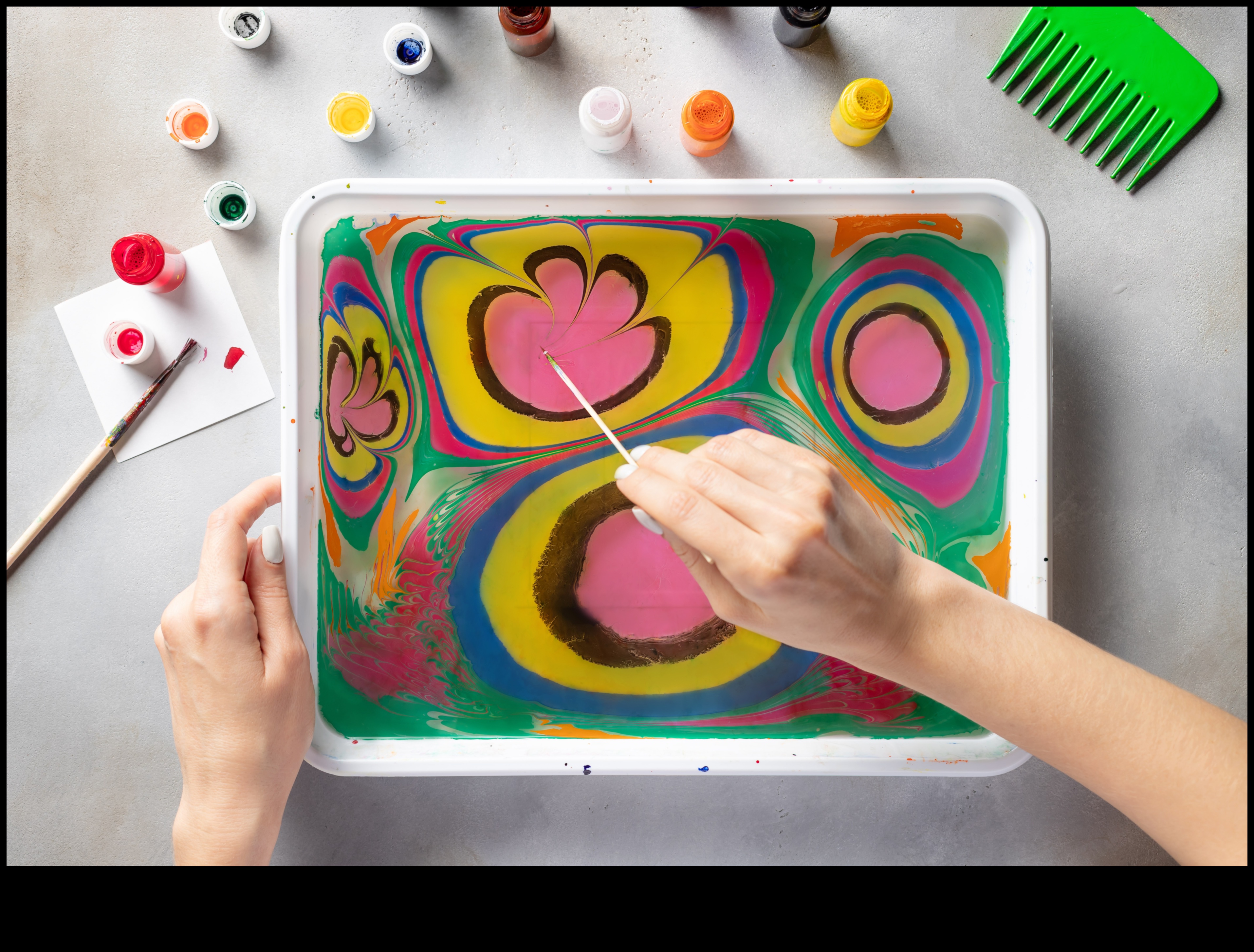 שליטה באמנות השייש הנייר: יצירת דפוסים מהפנטים