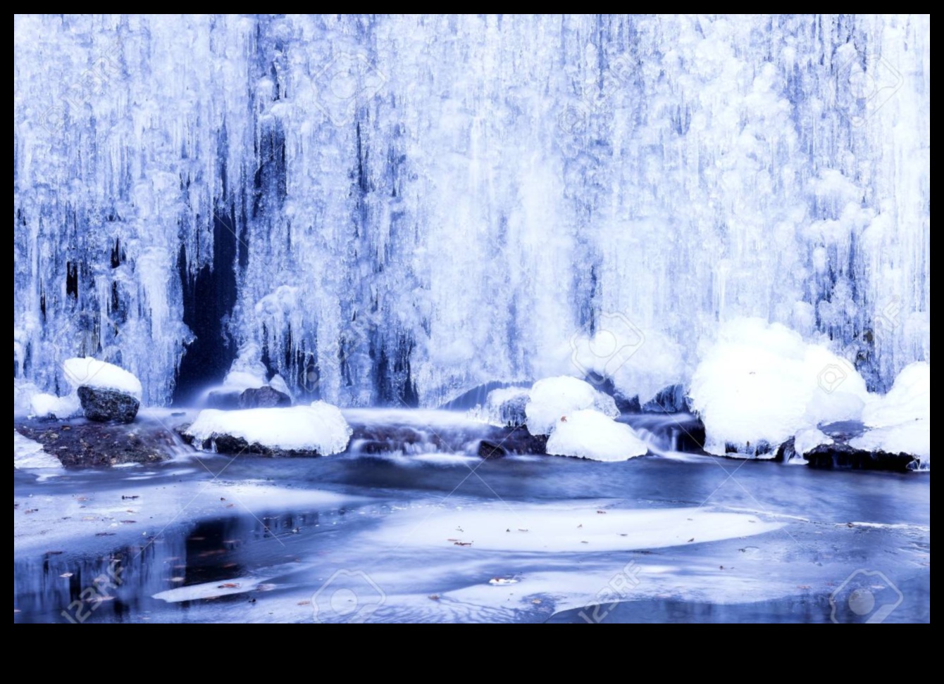 לחש החורף: נופים קסומים מכוסים בשלג