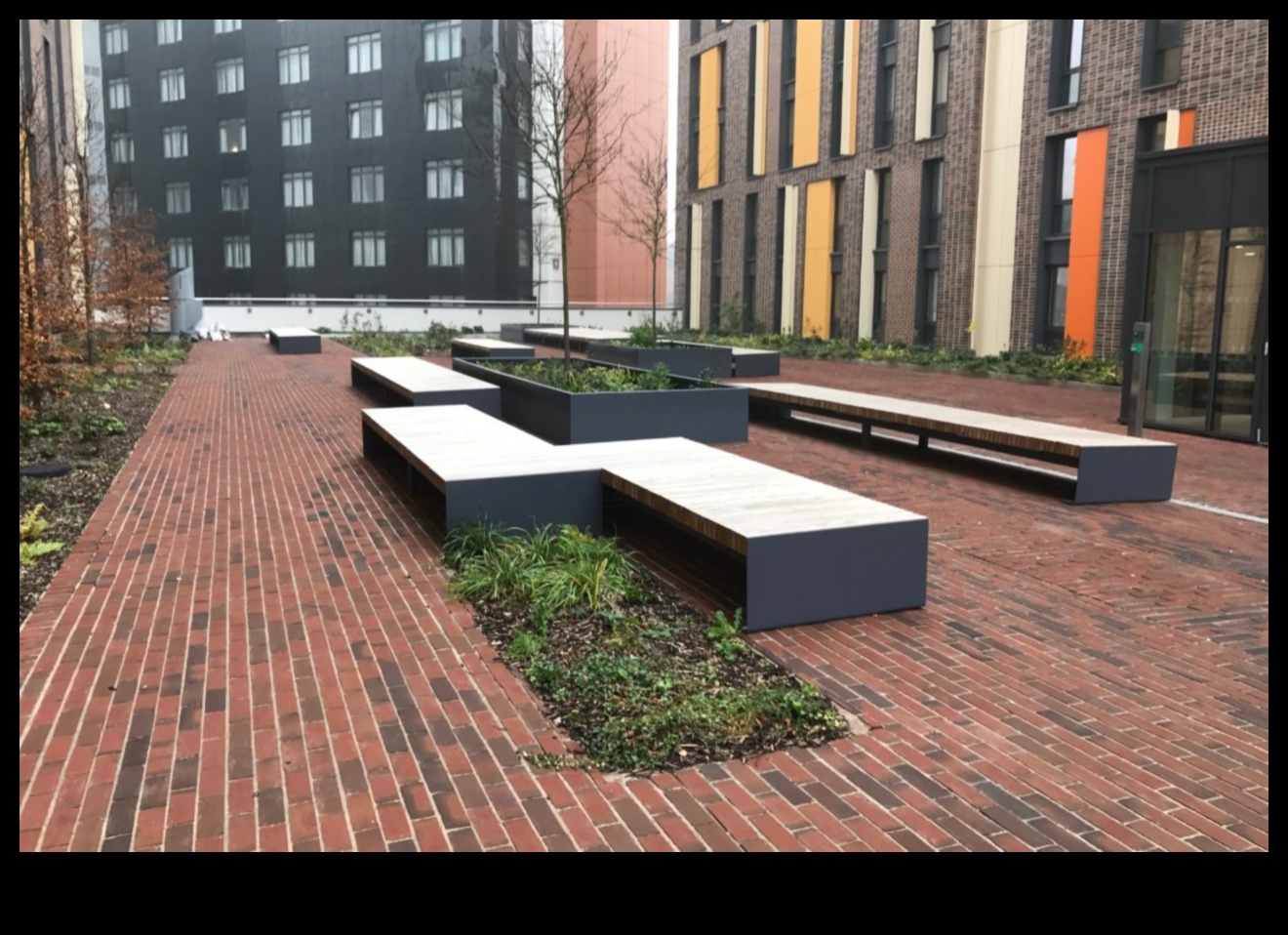 עיפרון וריצוף: לכידת המרקם של רחובות עירוניים